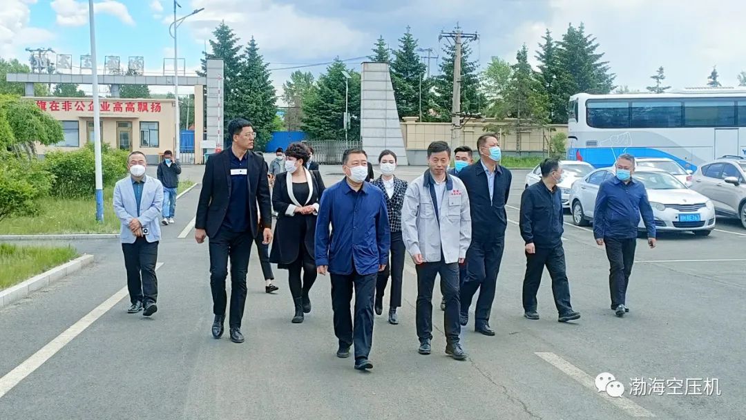 市級領導視察企業生產生活情況